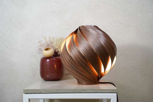 Photo 1: Beautiful veneer lamp in spiral form. Photo: IFN/Gofurnit GmbH